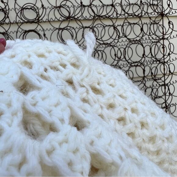 Vintage cream crochet open knit fringe poncho cape Christmas tree skirt - Picture 5 of 5